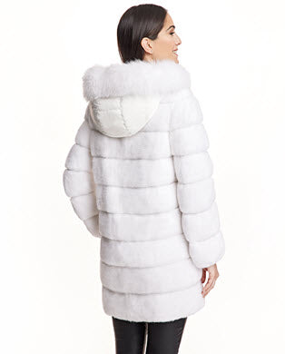 Abrigo reversible relleno de plumón de visón con capucha de zorro
